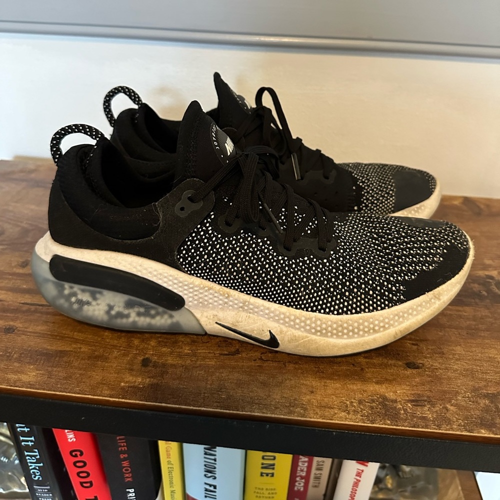Nike Men’s Black Joyride Flyknit Running Shoes Size 9 in Amazing Condition